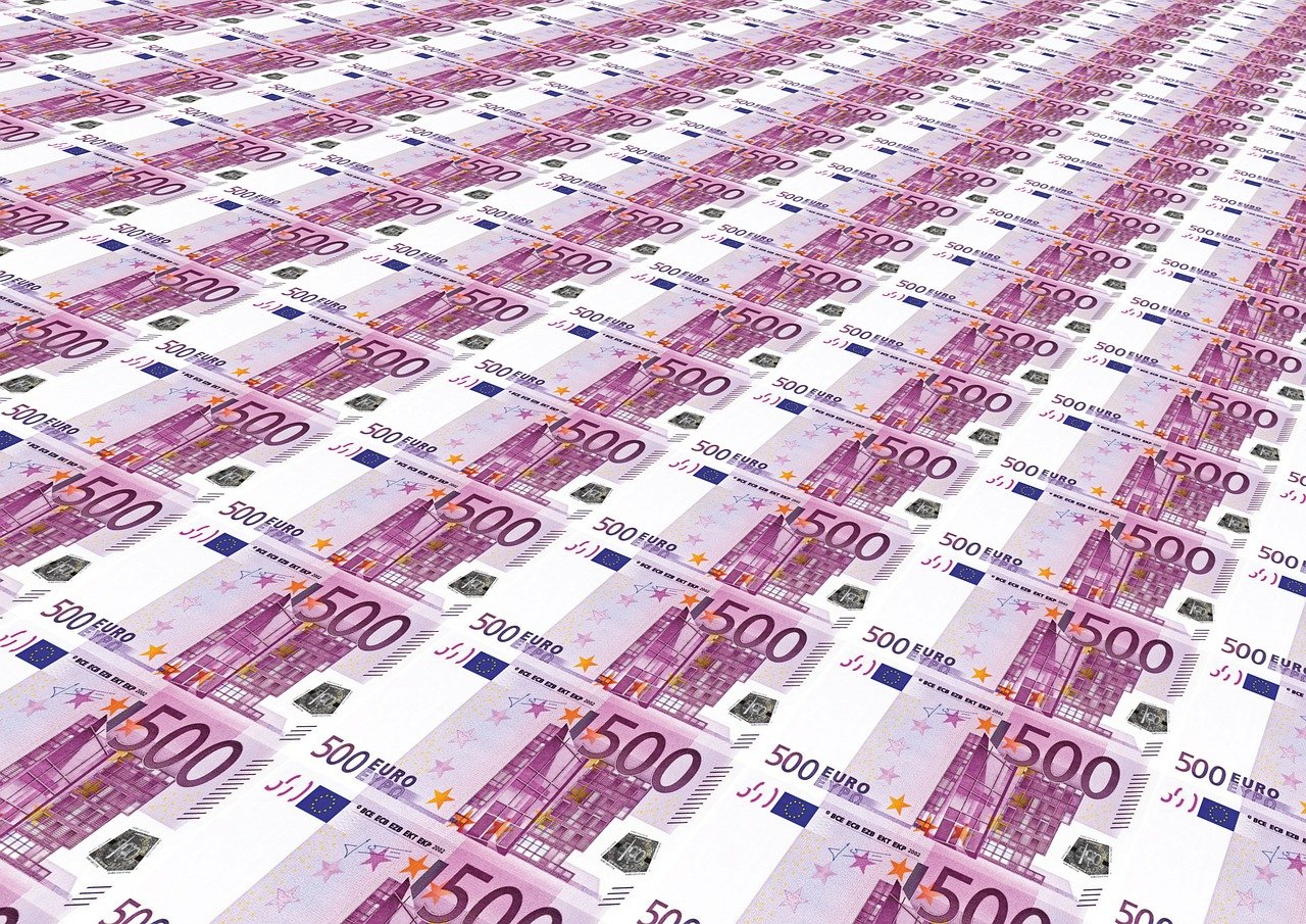 glut-of-money-432688_1280