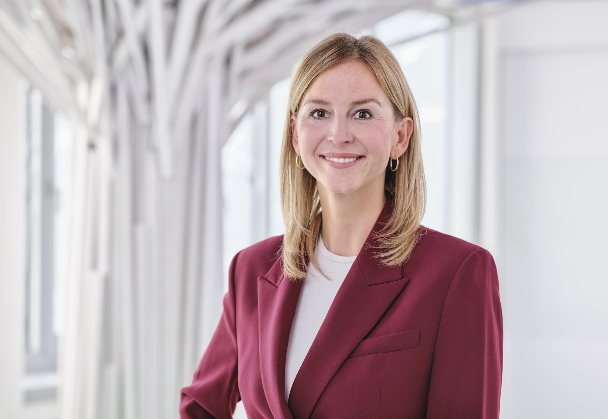 HITACHI_Isabel_Vollers