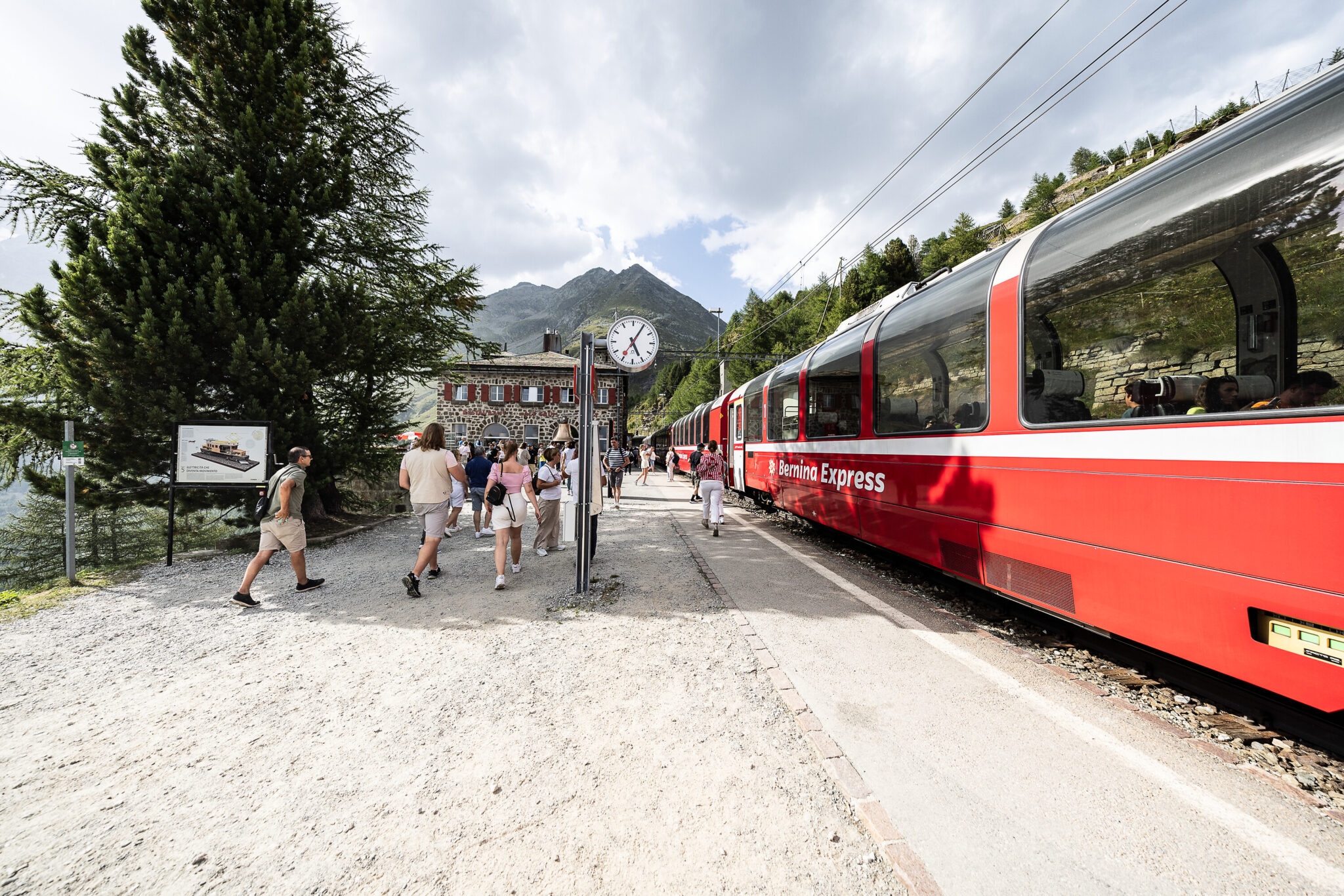 Bernina Express auf Alp Grüm