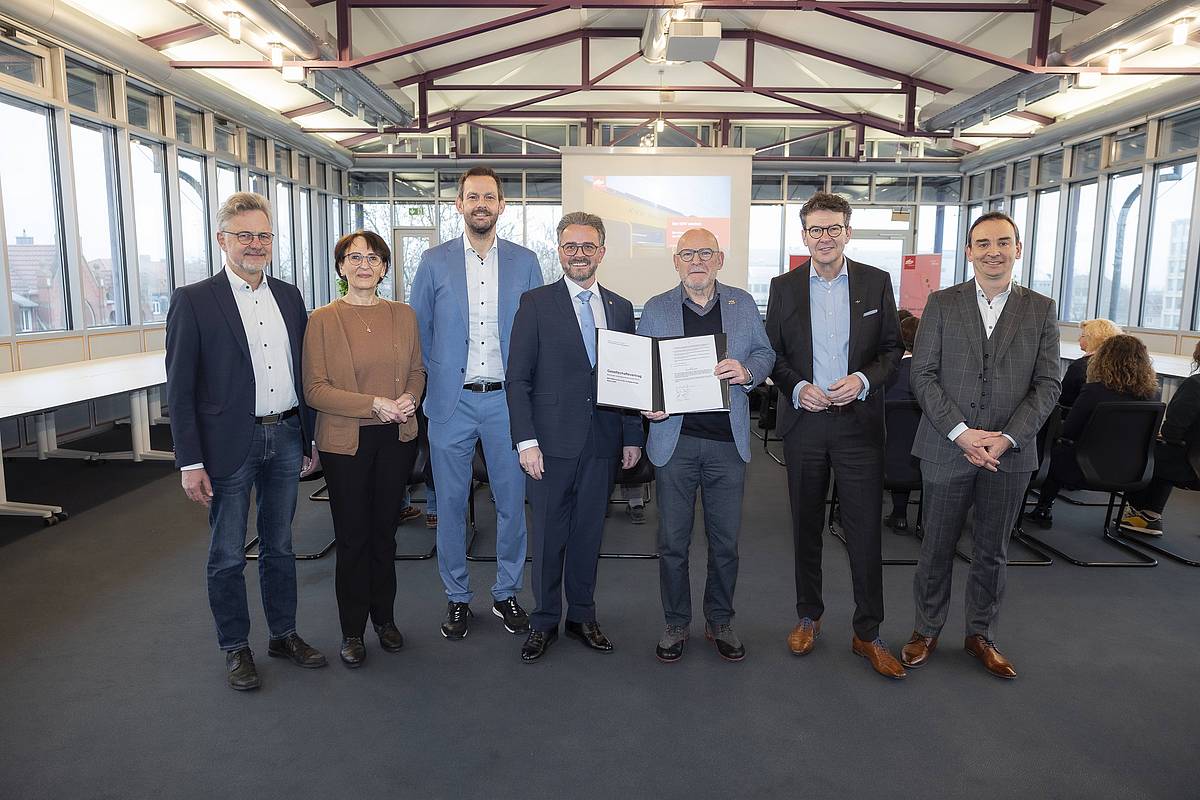 csm_Beitritt_OB_Dr._Frank_Mentrup__Staatsekretaerin_Ute_Leidig__Landrat_Bastian_Rosenau__VM_Winfried_Hermann__KVV-GF_Prof._Dr._Alexander_Pischon__LB_Sebastien_Oser_105250f907