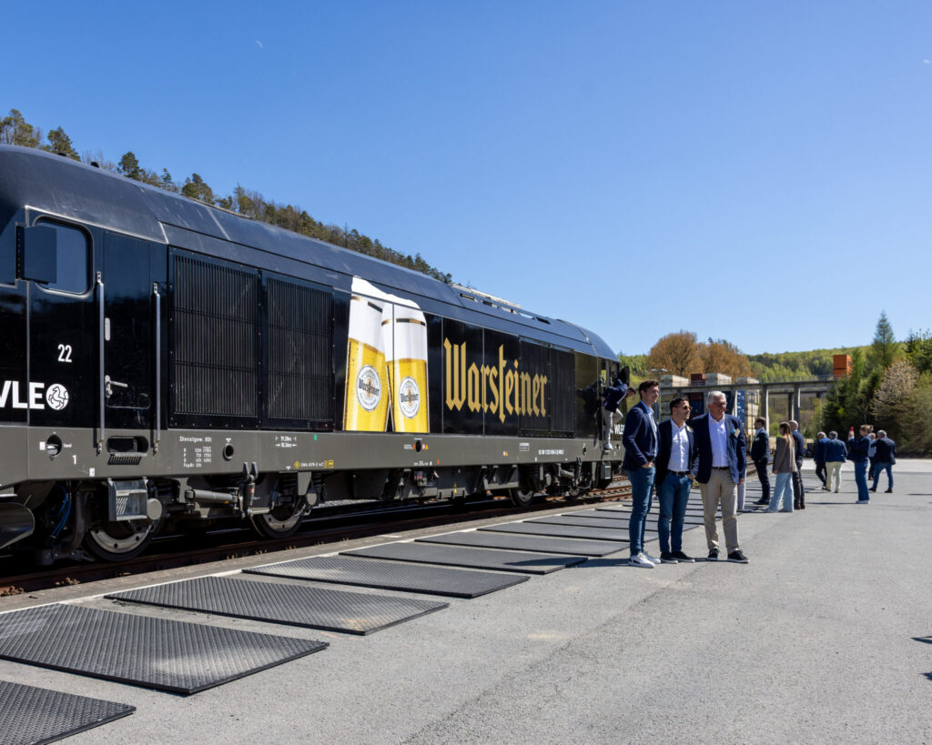 Rund 100 Entscheider diskutierten bei der zweiten Warsteiner Schienenkonferenz praxisnahe Lösungen für nachhaltigen Schienengüterverkehr. BOXX Intermodal Logistics kündigt neue Relation zum Duisburger Hafen an.