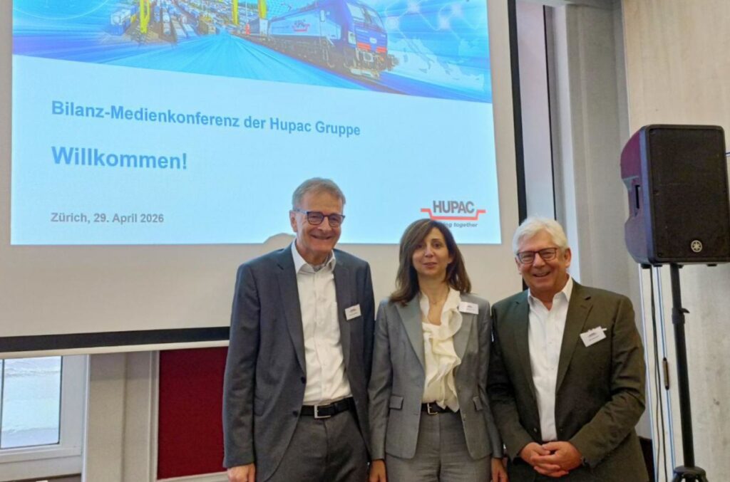 Trotz Baustellen und Margendruck bleibt die 260429 Hupac Medienmitteilung Bilanz: Die Hupac Gruppe schliesst 2025 mit Gewinn ab, steigert Volumen im Kombinierten Verkehr und stabilisiert ihr Angebot mit neuen Shuttle-Konzepten.