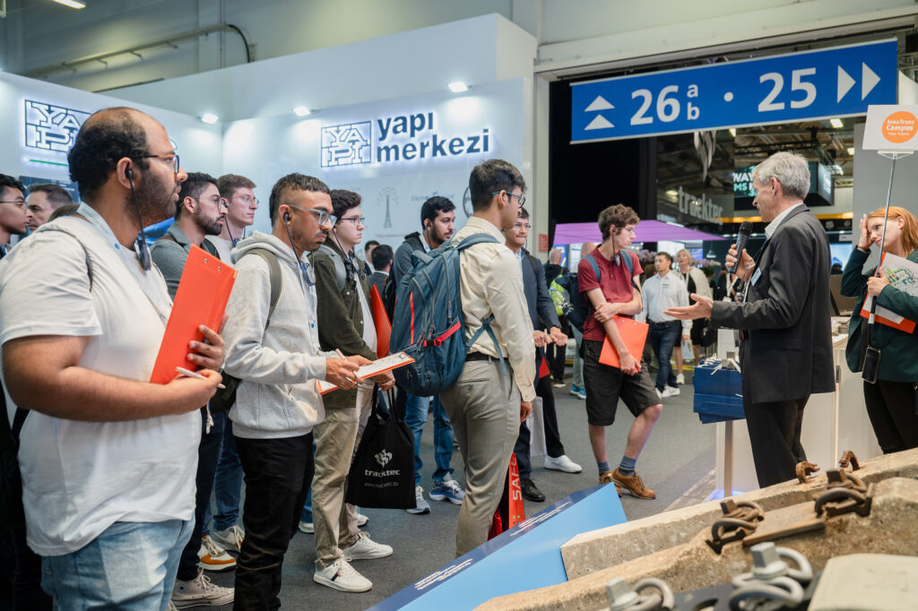InnoTrans 2026 verbindet Karriere und Verkehrstechnik: Der Career Point erhöht die Sichtbarkeit von Ausstellern, platziert Jobs auf Jobwall und InnoTrans Plus und macht Unternehmen zu Stationen der beliebten Career Tours.